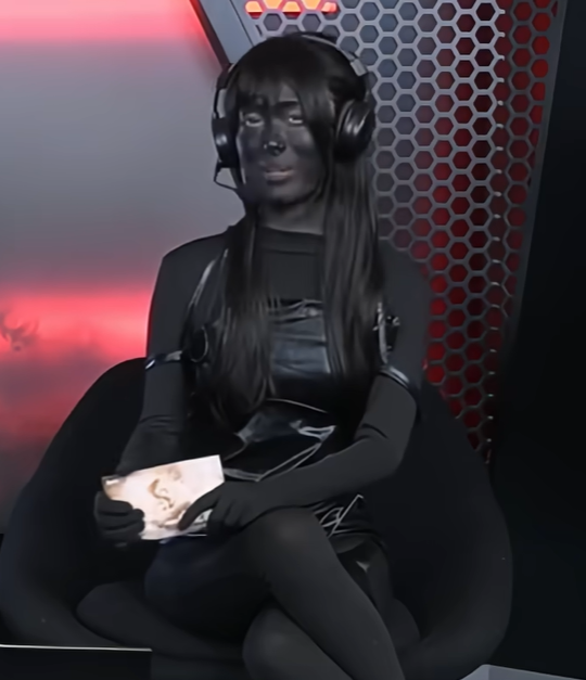 《永劫无间》女解说被批“穿着暴露” 官方解决方案来了