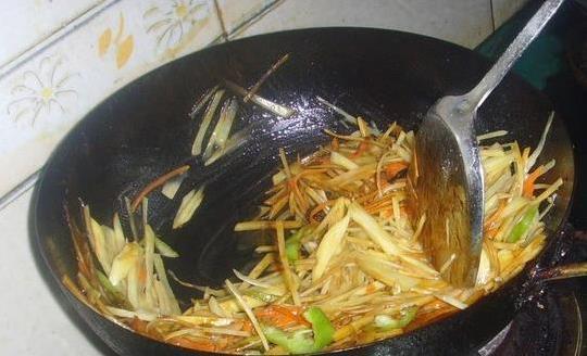 土豆丝炒不好全因这一步，学会放醋秘诀，3分钟出锅超美味