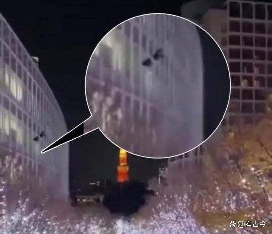 日本有人墜樓身亡砸傷路人 天降意外引發(fā)關(guān)注