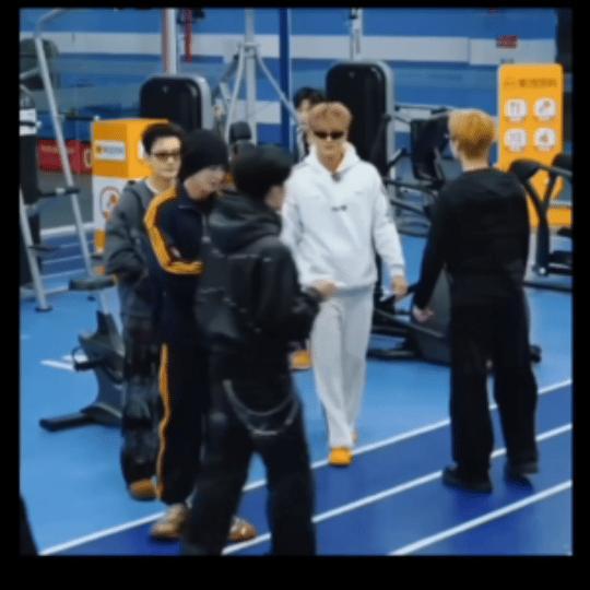 王鶴棣是真人秀炒作翻車還是情商低 面具仍未摘下