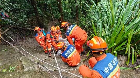 男子罗浮山徒步意外坠亡 家属质疑安全监管缺失