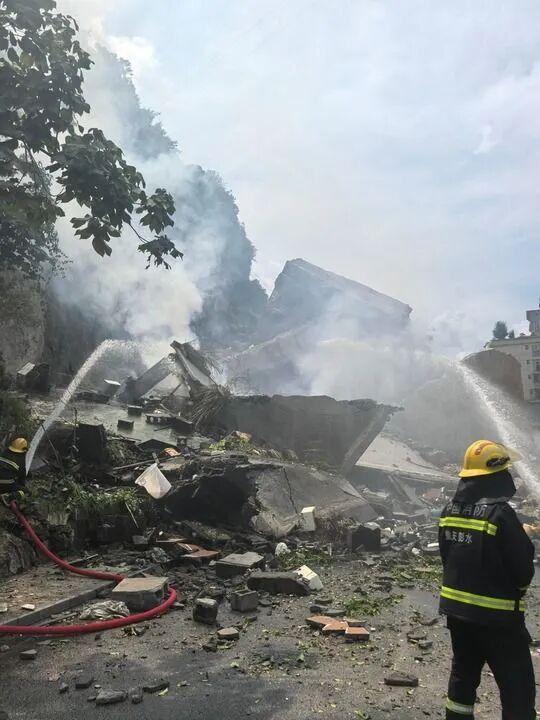编造“重庆山体崩塌系因烟花爆炸”,警方:已批评教育