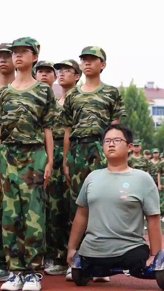 “板凳男孩”方宇翔已被录取 坚韧求学终圆梦