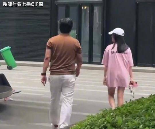 离婚后3次同框，为避嫌李湘绕道走，王诗龄跟爸爸关系更亲密