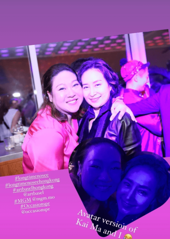 章泽天出席香港名流聚会，一身大牌与女强人同框丝毫不输