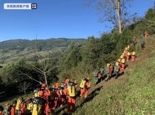 记者深入哀牢山突遇浓雾 揭秘致命探险之旅