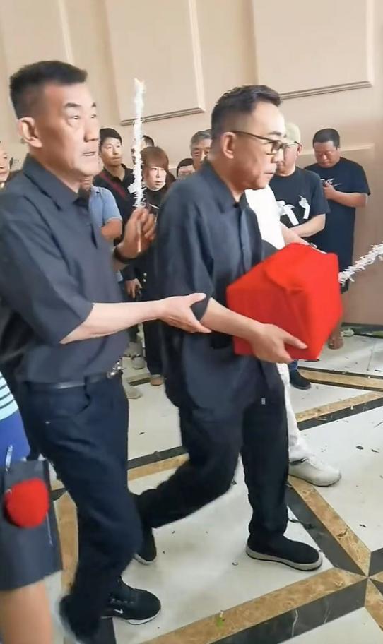 楊少華曾吐槽兒子：他把我當驢使 引發(fā)晚年尊嚴爭議