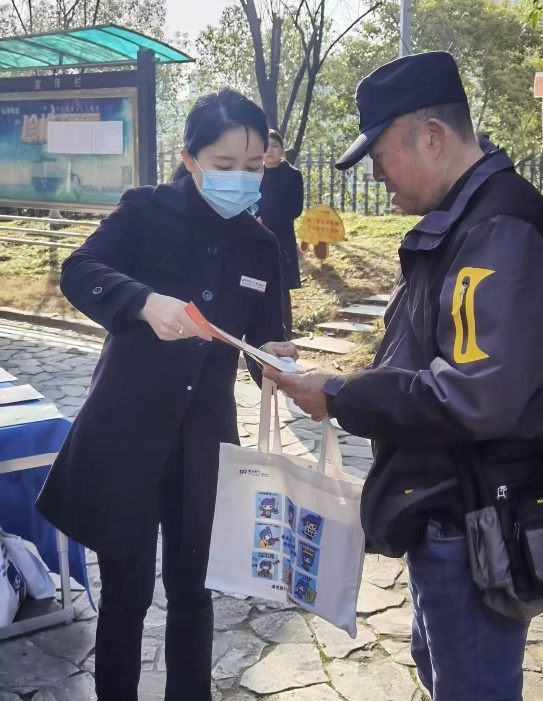 情暖元宵 靠“浦”同行