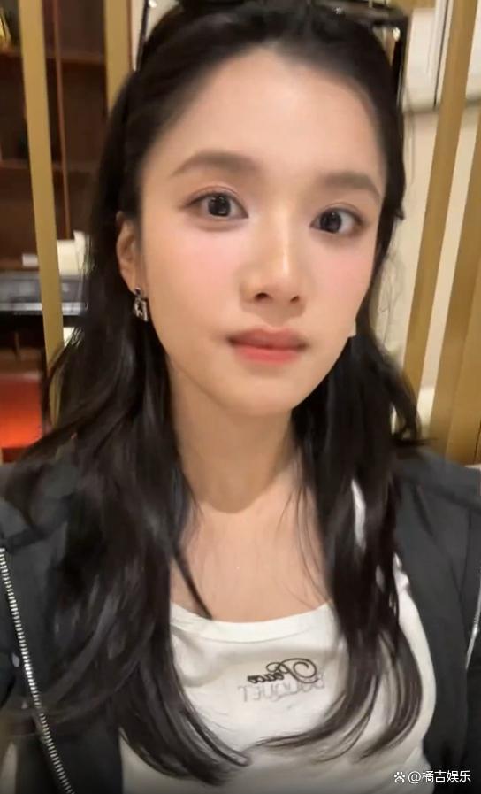 張婧儀直播自爆吃排骨把牙崩掉了 至今未及時修補
