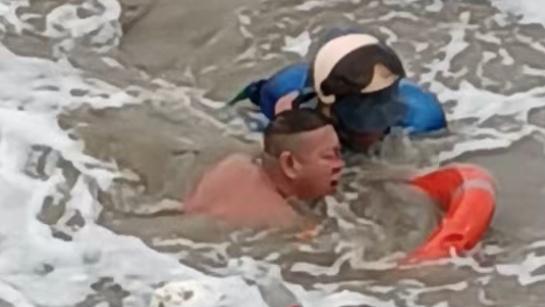 风浪中他用一身伤换回一条命 英勇救援彰显党员本色