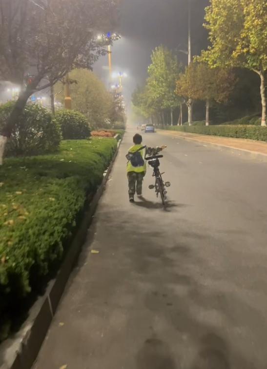 父亲辞职给多动症儿子办休学 千里徒步圆满结束