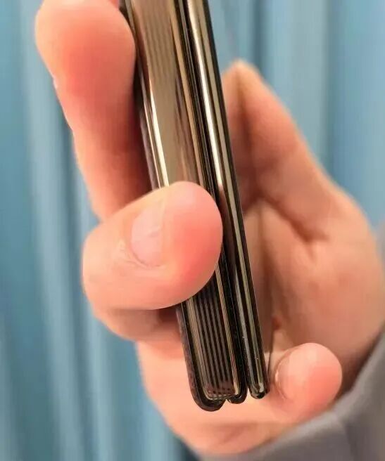 你用小拇指当手机支架吗？快改 避免关节变形