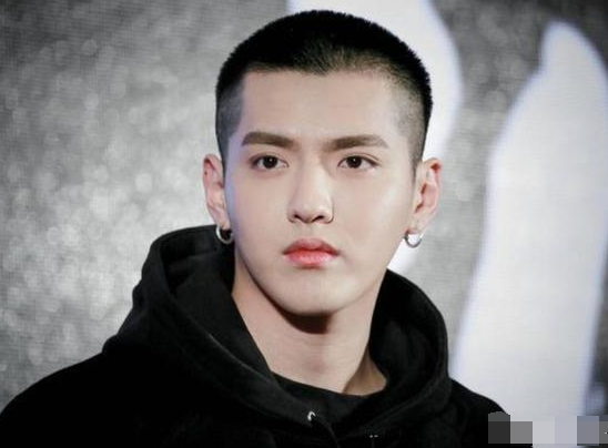 吴亦凡强奸聚众淫乱案一审开庭
