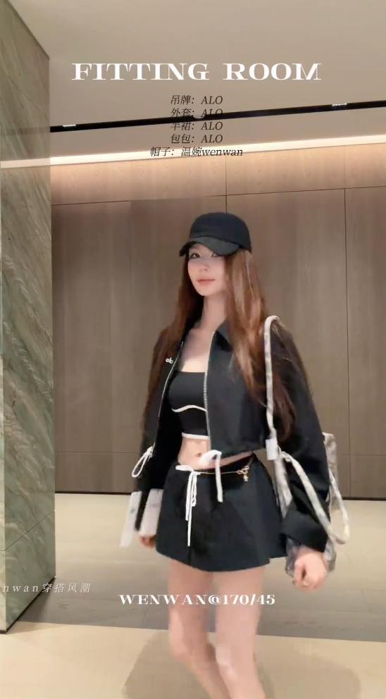 网红温婉偷税被罚后换号复活 继续售卖高仿大牌