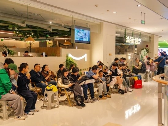 明星夜探、AI迎宾与万店无餍：“沸点筹备”如何再行界说餐饮增长范式？