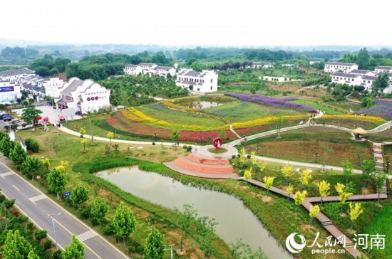 看中国·千家万户的事 河南光山东岳村：多彩田园更出彩