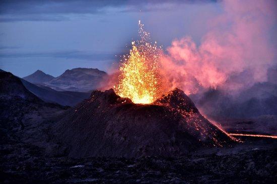 10000米死亡灰柱！2025 超级火山群集体苏醒？全球气候迎来大变局！