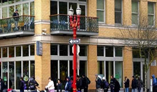 美国政府停摆闹剧坑惨了谁 底层民众首当其冲