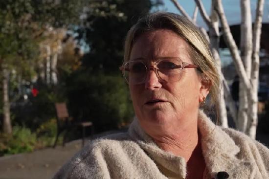 法国女房东被强占房屋 法律困境与社会争议