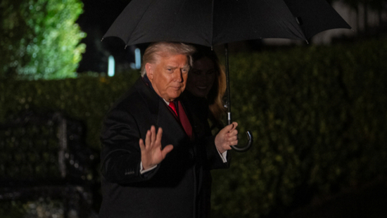 媒体：特朗普药不能停 到底啥毛病 超量服药引关注