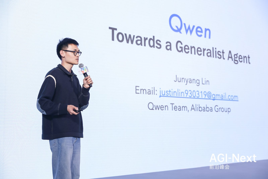 北京:姚顺雨“露脸”,和唐杰杨植麟探讨AGI之路 清华论剑共话未来