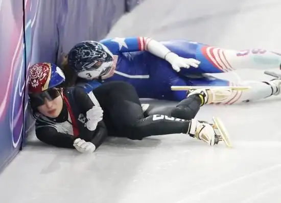 美国队带走韩国队瞬间 武大靖笑声引争议