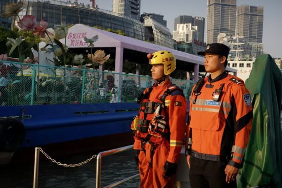 上海水警立体护航北外滩滨江大客流 科技赋能安保