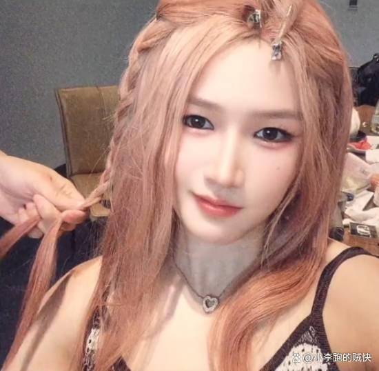 格斗世界冠军张伟丽妆后秒变甜妹 反差魅力引热议
