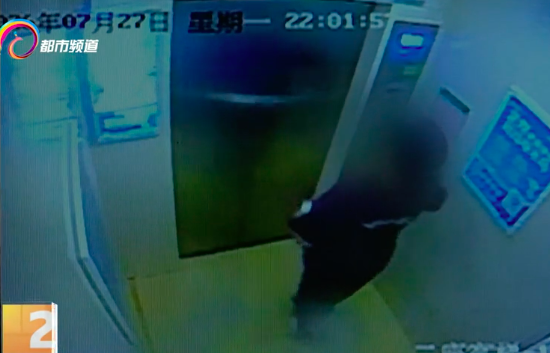 小区电梯突然失控从31楼下坠到负2楼 三年三遇险情