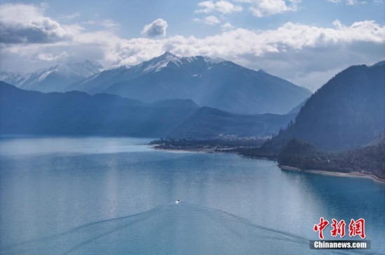 西藏林芝:春日巴松措静谧柔美