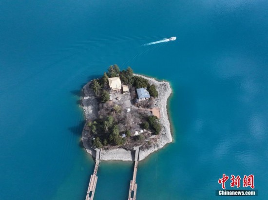 西藏林芝:春日巴松措静谧柔美