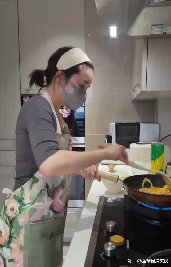 学医女生转行上门做饭月入5000元 专业背景成亮点