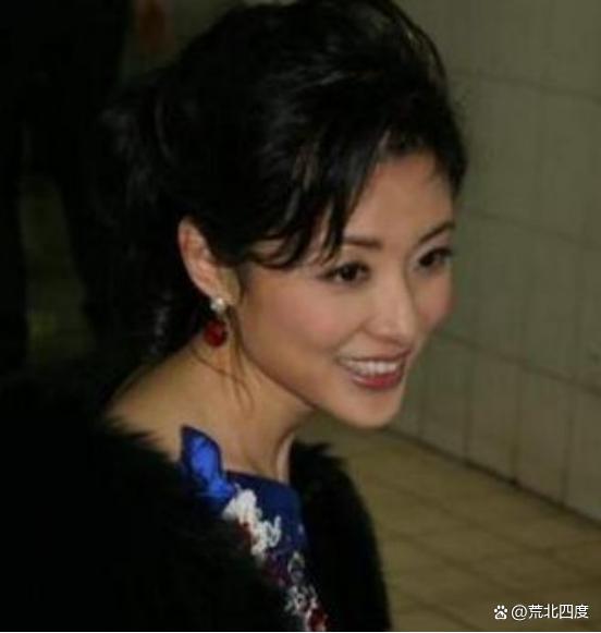 从“央视一姐”到“央企董事长”, 相比董卿, 周涛走了不同的大道