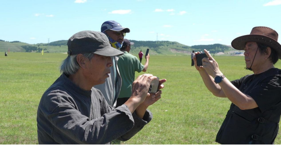 走遍中国:采风呼伦贝尔,偶遇嘎查那达慕的质朴风情