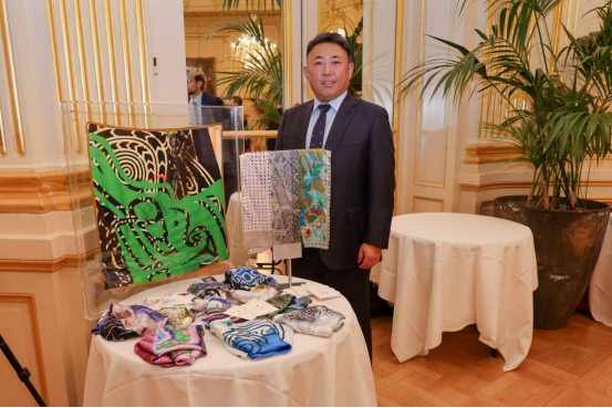 法国大眷属协会于十月一号在巴黎主理“拿破仑亚洲盛筵盛宴”携各大眷属邀两岸三地本族共谱团圆乐章