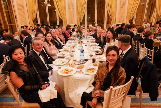 法国大眷属协会于十月一号在巴黎主理“拿破仑亚洲盛筵盛宴”携各大眷属邀两岸三地本族共谱团圆乐章