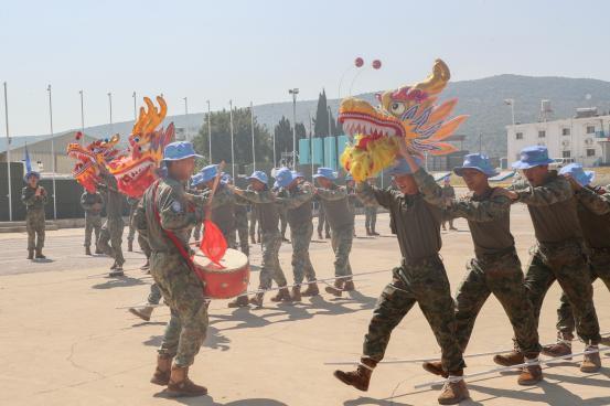 中国赴黎巴嫩维和部队欢度端午节 粽香飘扬维和营，共叙家国情怀