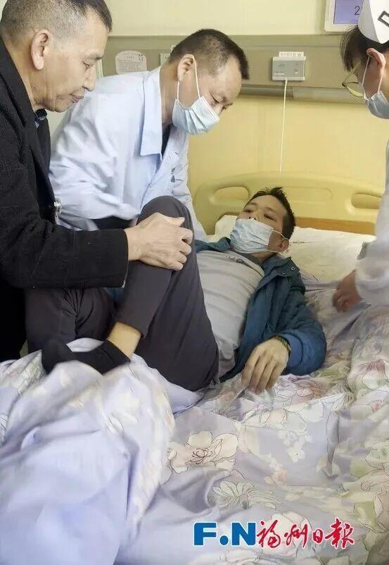 “煎饼叔叔”返榕就医 家属哽咽致谢 社会各界爱心汇聚