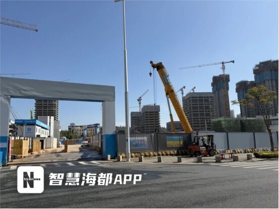 当地回应在建工地打桩机倒塌