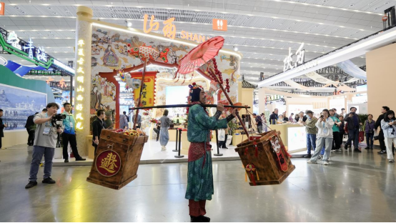 “晋风陕韵丝路同行”2026西安旅博会暨晋陕文旅国际旅游发展座谈会成功举办