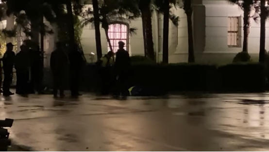 蔡英文办公室卫兵自戕现场画面曝光两辆救护车离开蔡英文办公室