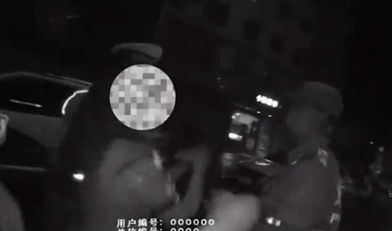女孩怒斥酒驾母亲不要影响我考大学 警察无语赞叹