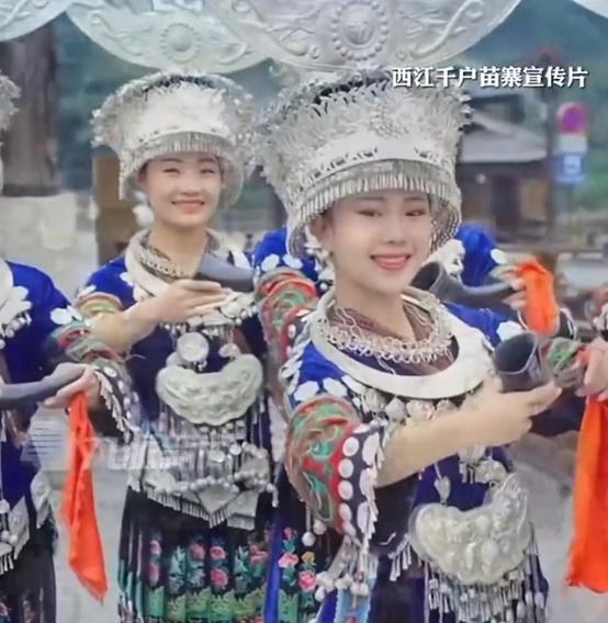 男子驱车看苗寨小姐姐发现全是阿姨 景区回应