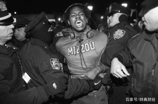 美国一死囚入狱50年同狱警母亲结婚美国死刑犯老龄化严重