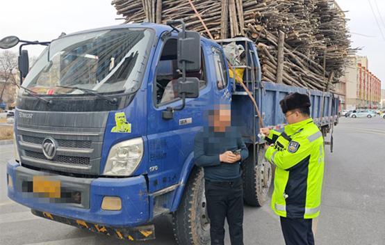 貨車超載危害大 別讓貨車變“禍車” 危機(jī)四伏隱患多