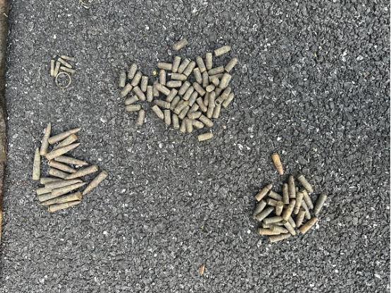 男子钓到108发子弹以为是大鱼 意外发现历史遗留弹药