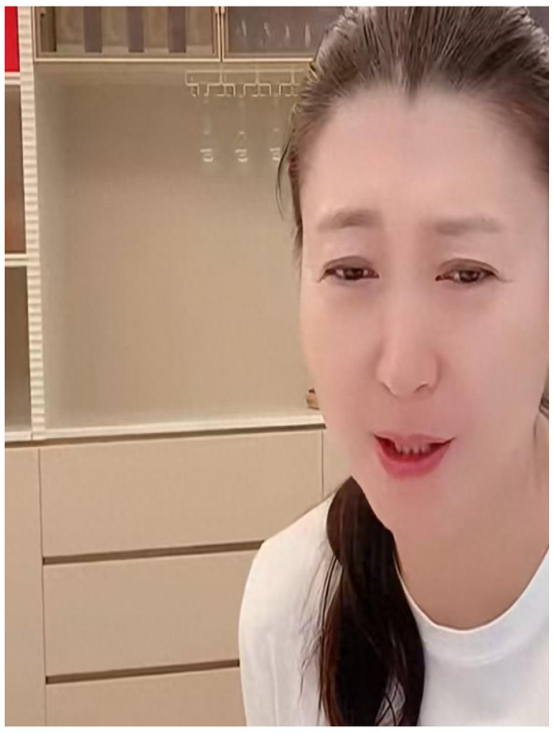 闫学晶称女儿相称难,女儿在北京一年花销百十万,望望年老奈何说