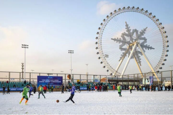 滑出25.7米 “打出溜滑”冠军出炉 东北冰雪乐趣多