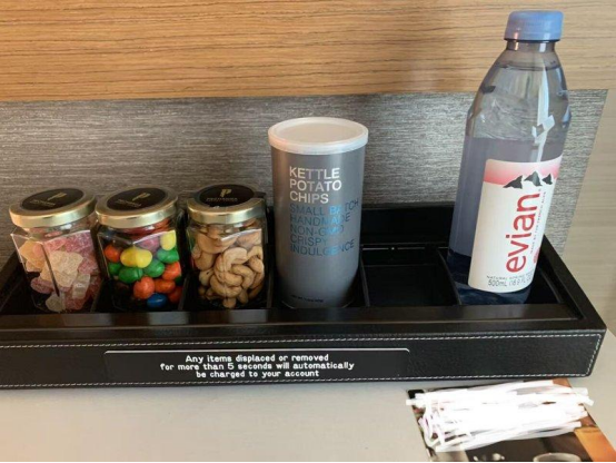 中国游客洛杉矶拿零食仅看看被收费 感应计费引争议