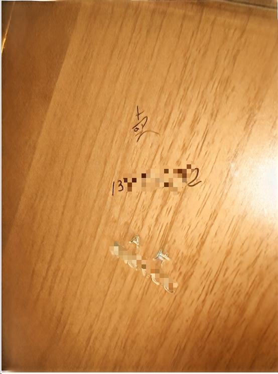 女子电话被当成招嫖信息写在公厕 持续骚扰致抑郁